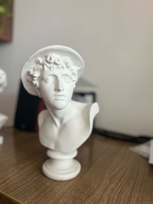 Vaza alba bust David