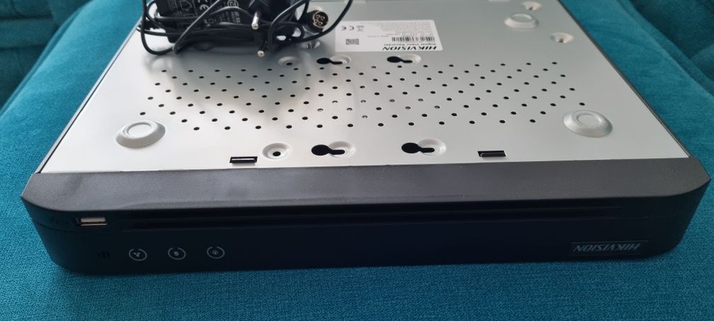 Vând 4 camere de supraveghere Hikvision  și un HDD