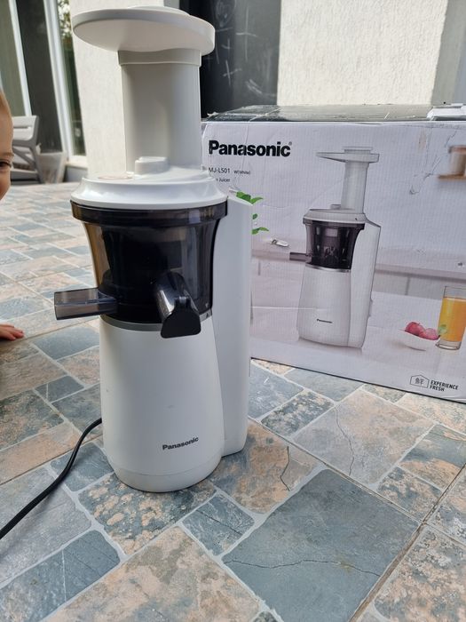 Storcator Panasonic MJ-L501KXE pentru fructe si legume , cu melc 1500W