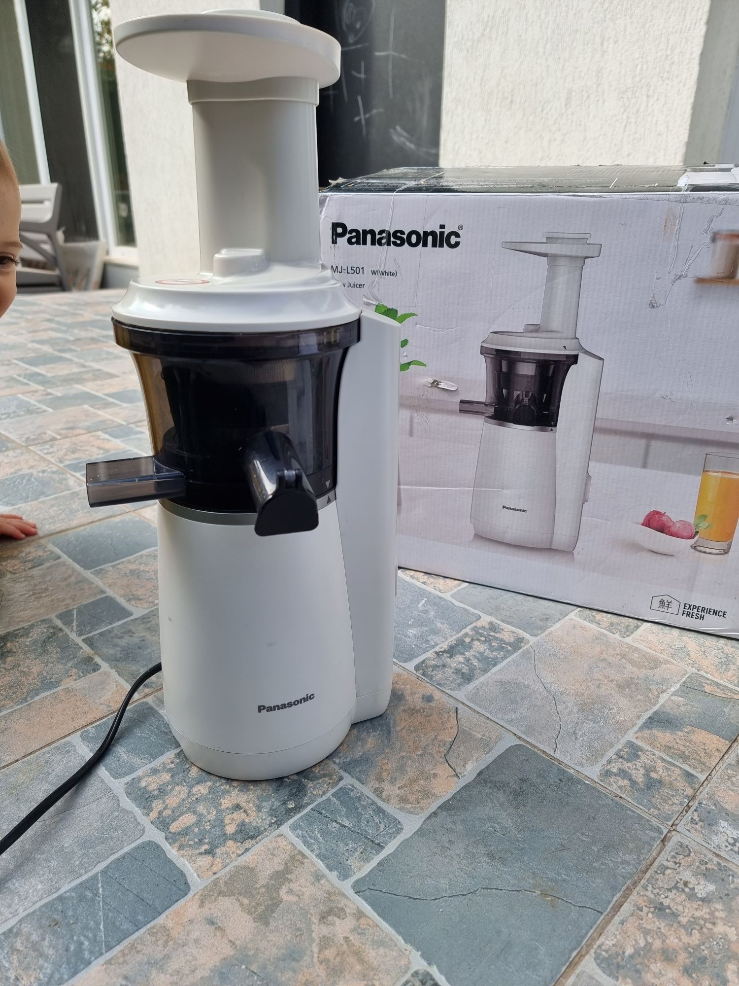 Storcator Panasonic MJ-L501KXE pentru fructe si legume , cu melc 1500W