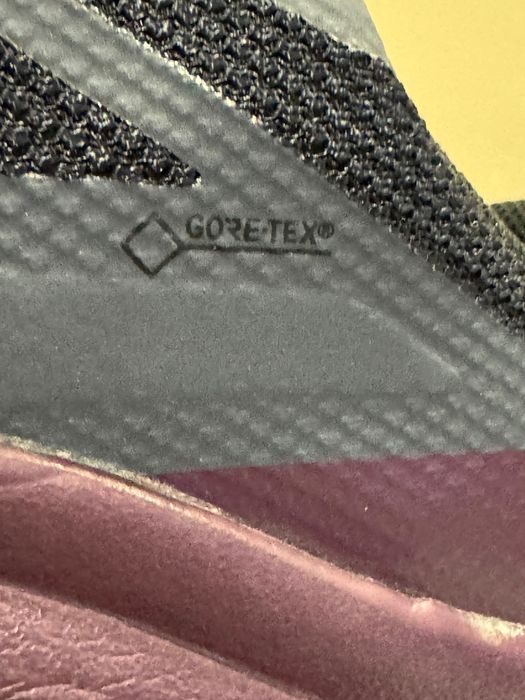 Salomon  WOMEN'S OUTLINE Gore Tex.