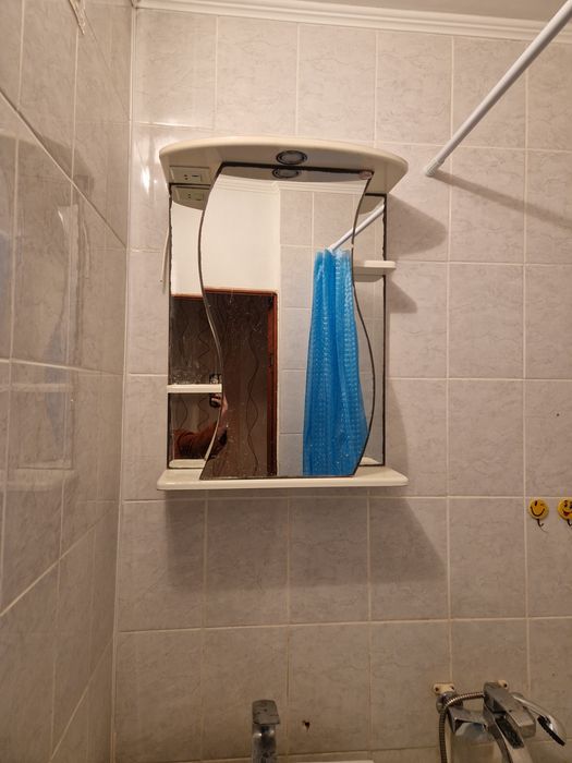 Ванна, мойка, полка с зеркалом