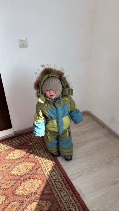 Продам зимний комбинезон с курткой