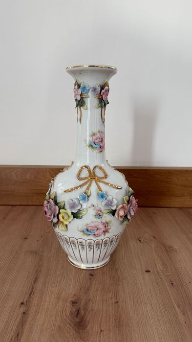 Vază porțelan Porfin Cluj, lucrată manual cu foiță de aur