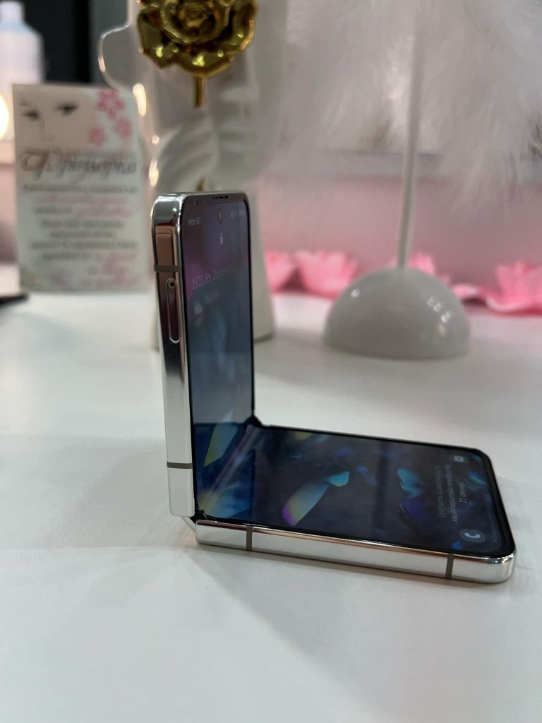 Samsung Z flip 5 Cream 256GB