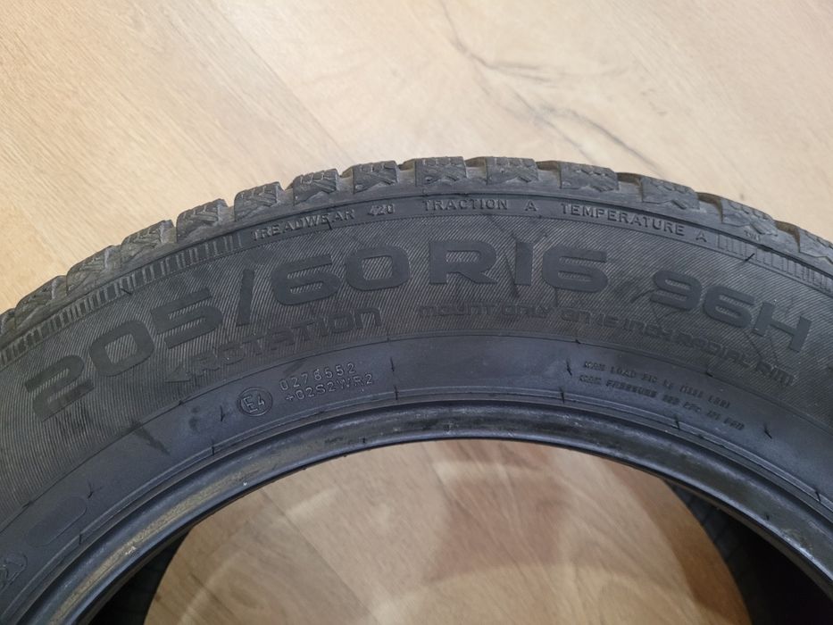 Продавам 2 зимни гуми 16 ски