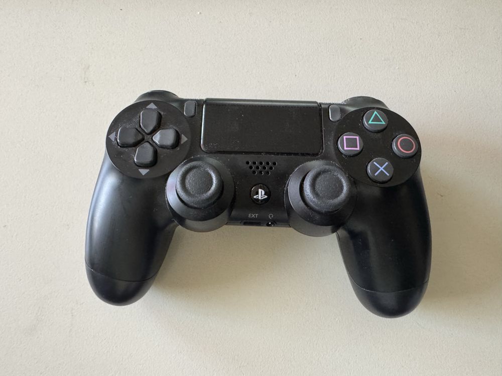 PS4 PRO 1TB + 8 игри