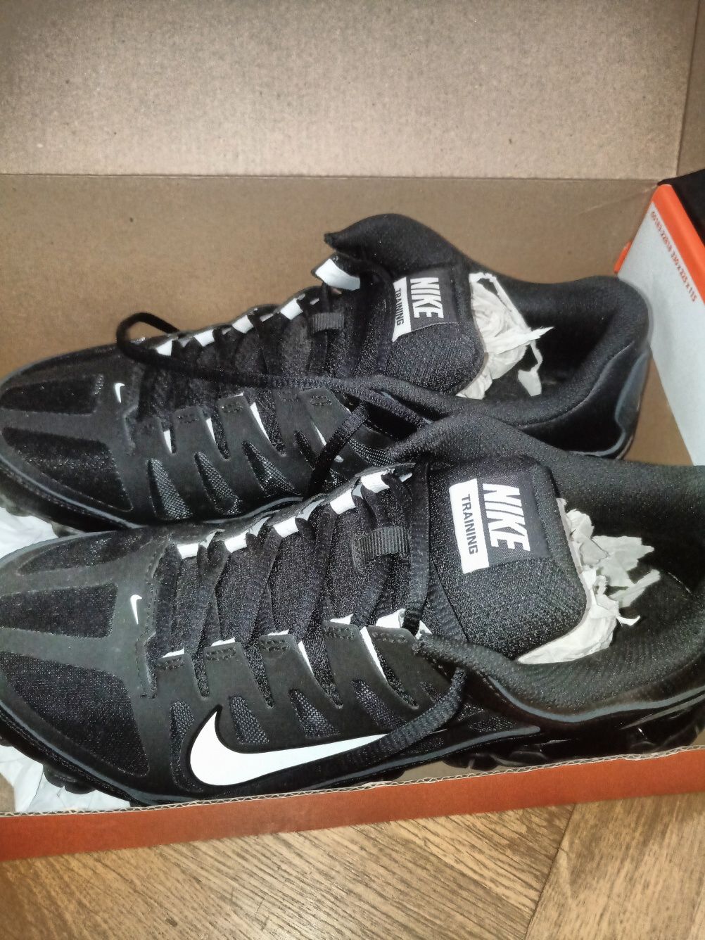 Продавам Nike маратонки reax 8 tr mesh