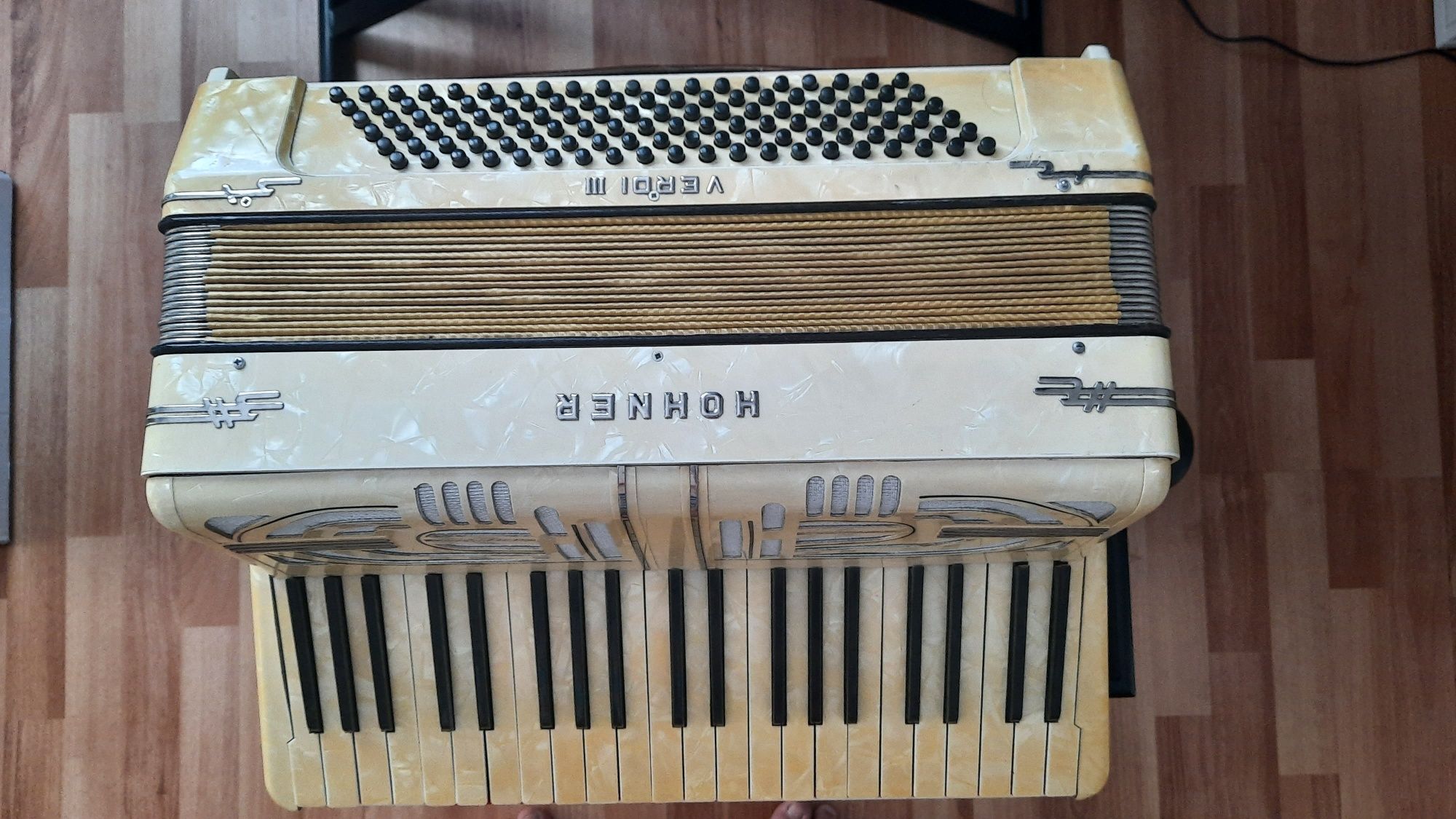 HOHNER VERDI III 120 basi , neacordat Germania