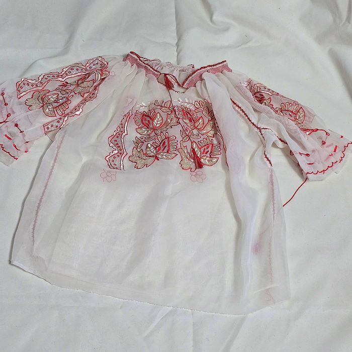 Ie traditionala  foarte frumoasă