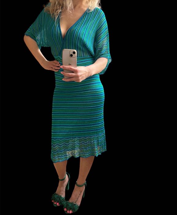 MNG рокля от лурекс с отворени детайли