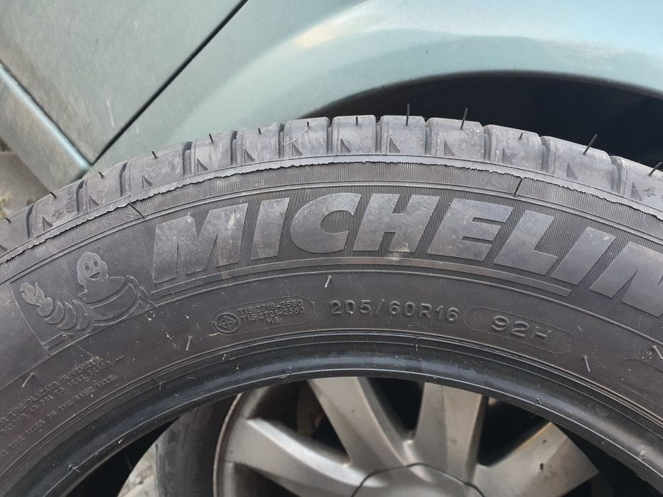 Vând set cauciucuri MICHELIN 205 60 R16