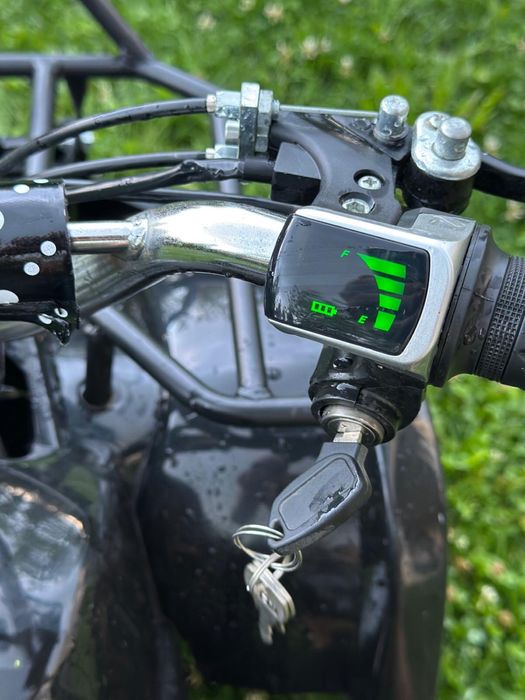 ATV electric de copii, silențios – stare impecabilă + cască inclusă