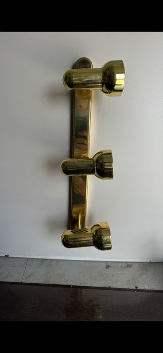 Спот с три крушки за таван