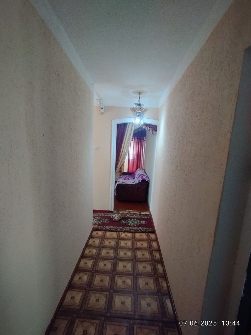 Uy sotiladi 2 xonalik 2 etaj
