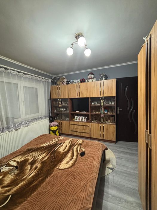 Vand apartament cu 2 camere