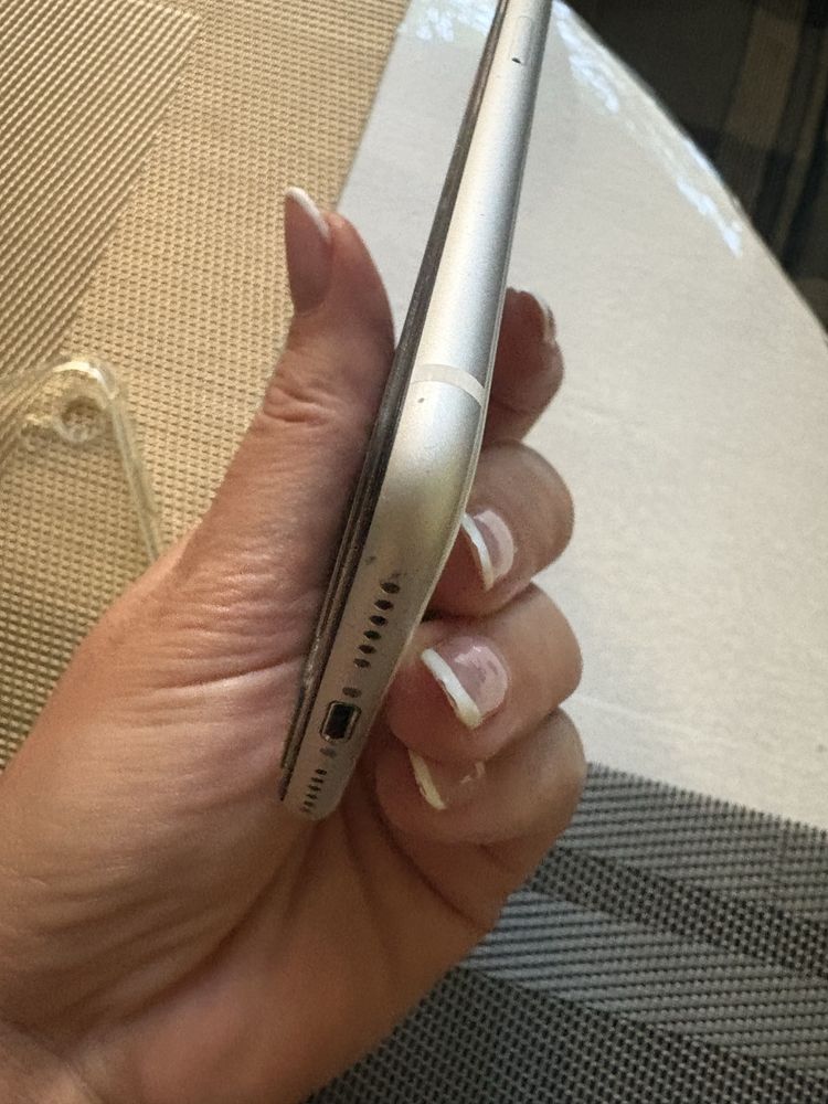 iPhone SE 2020г., с вътрешна памет от 128 гб.