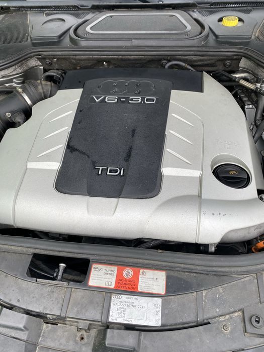 Audi a8  quattro 235 cai
