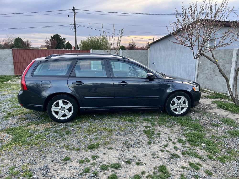 Volvo v50, 2009.    2.0 D , automat /navi