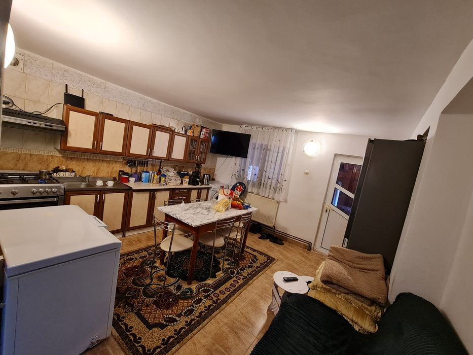 Casa de vanzare la sat