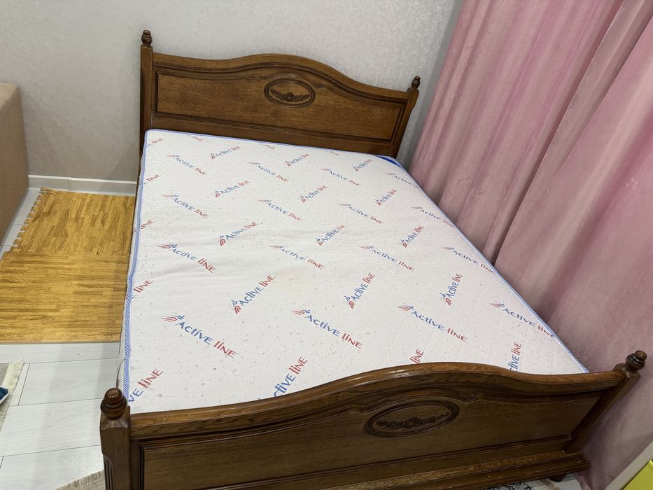 Продам кровать настоящее дерово Италия