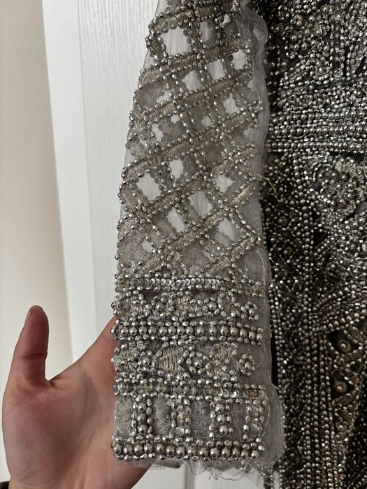 Рокля с камъчета