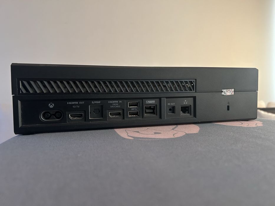 Vand xbone one folosit