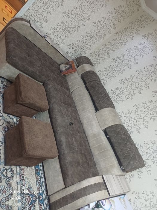 Уголок деван сотилади