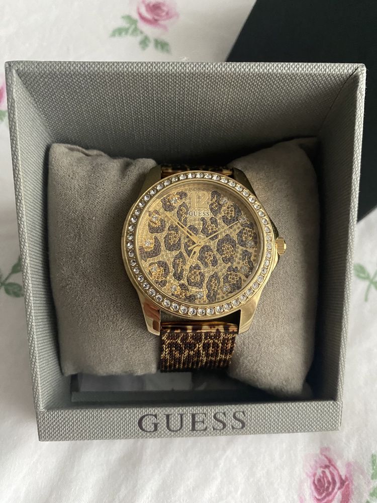 Ceas GUESS cu curea metalica