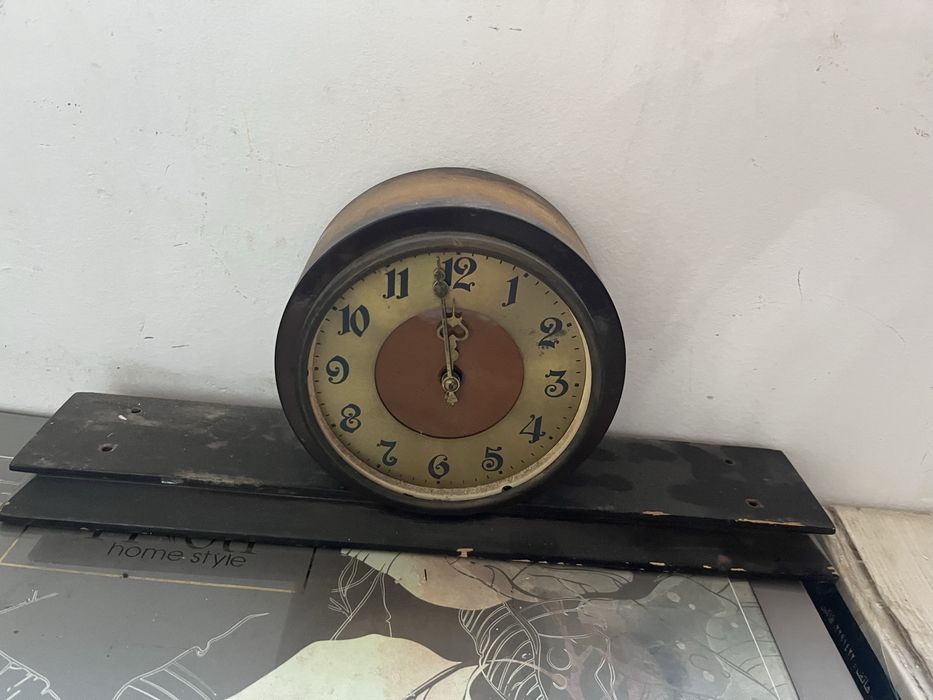 Часы старинные продам