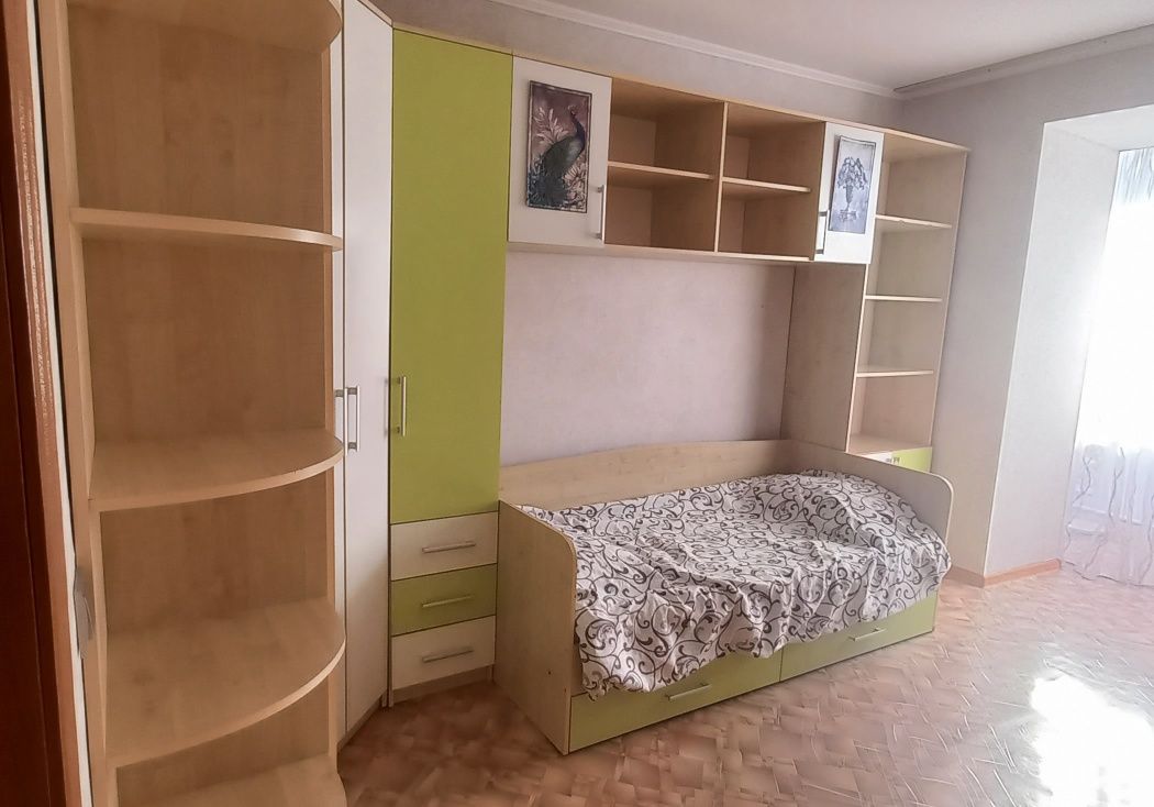 ПРОДАМ гарнитур в спальню/детскую
