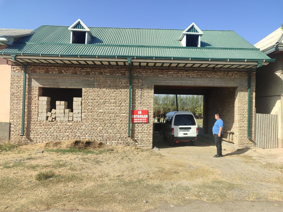 9.5 sotixli hovli 1 xona darvozaxonali uy