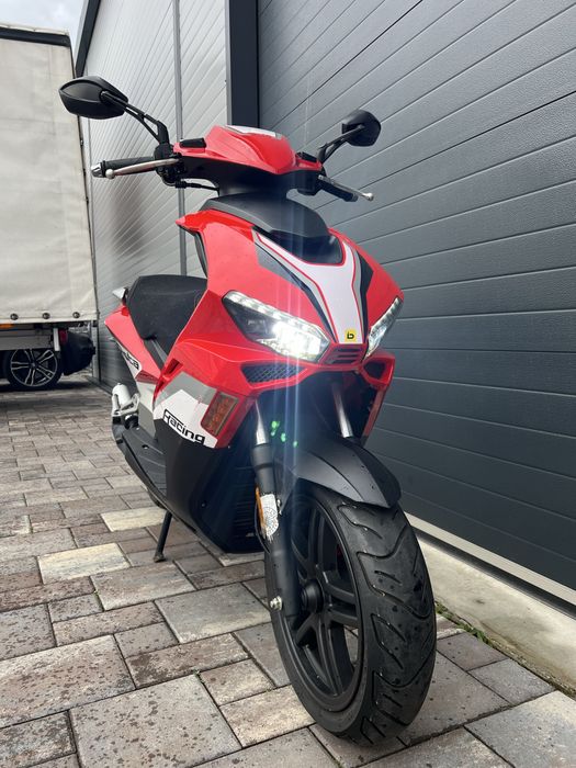 Scuter Beeline Pista 49Cc 2T Full Led