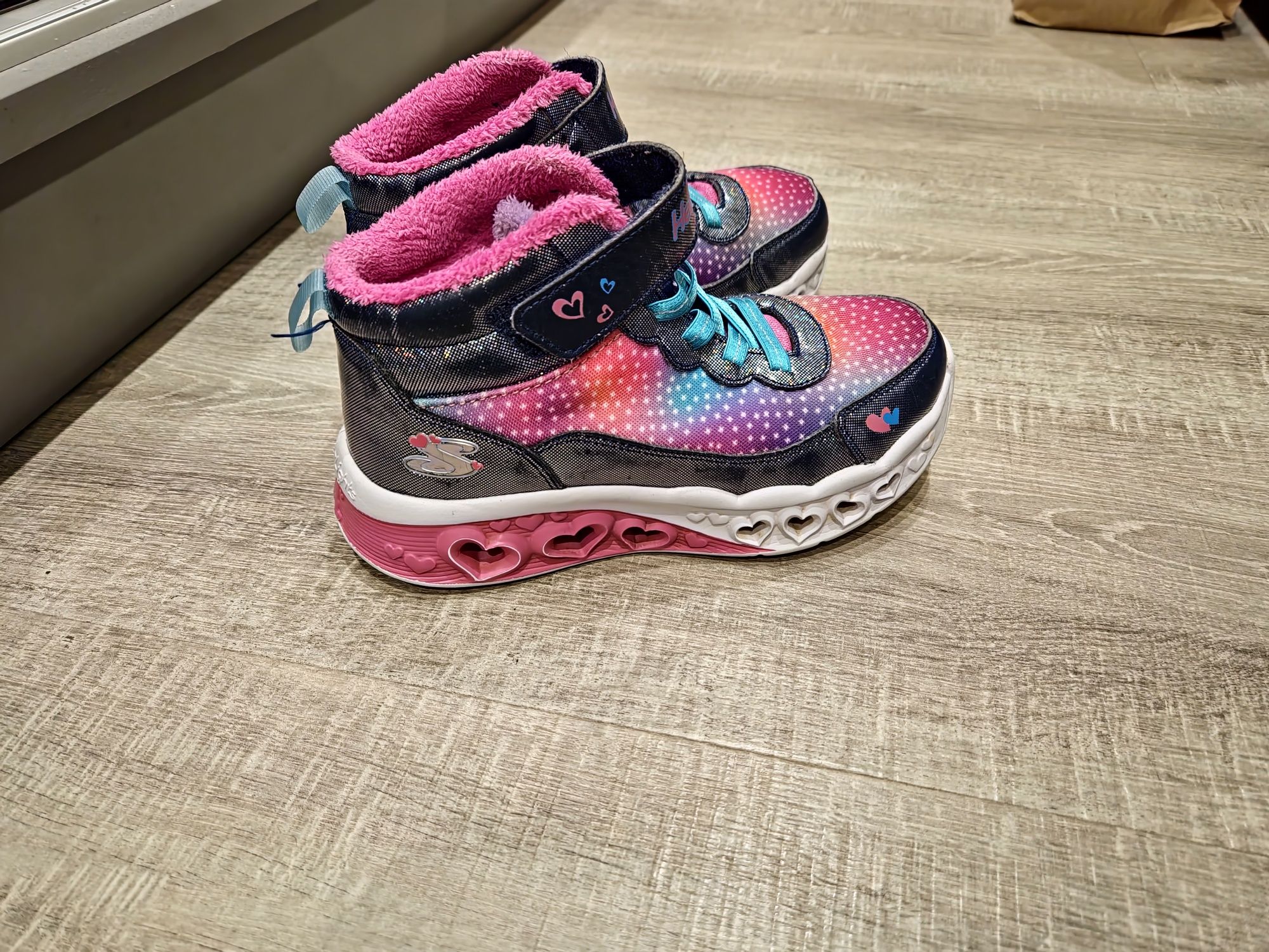 Прекрасни Skechers за момиче 30 номер