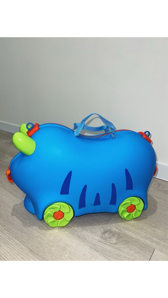 Детский чемодан каталка
