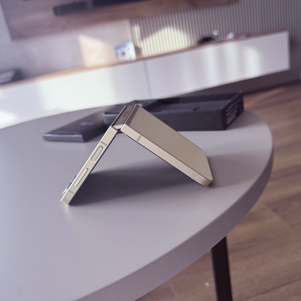 Samsun Galaxy Z flip 6 256Gb
