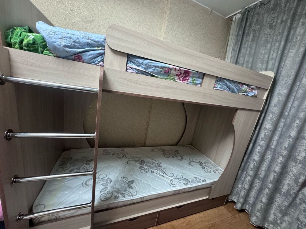 Срочно продам двухярусную кровать