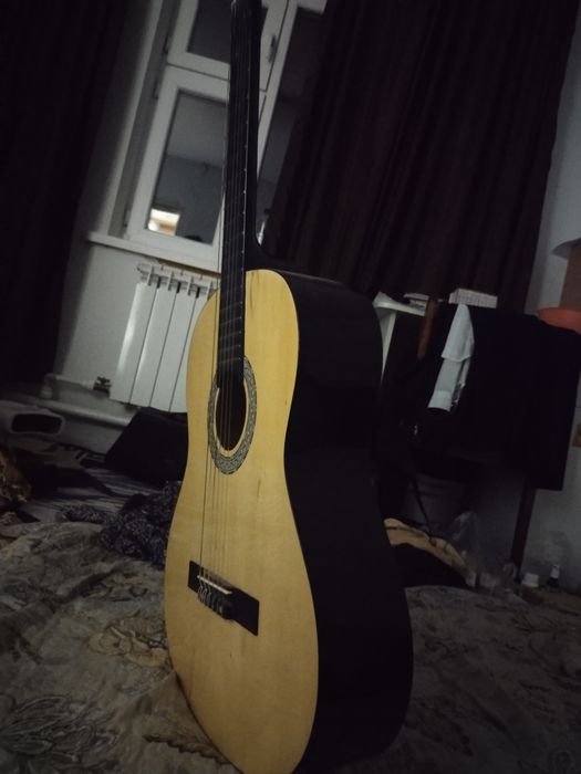 Продам гитару. В отличном состоянии