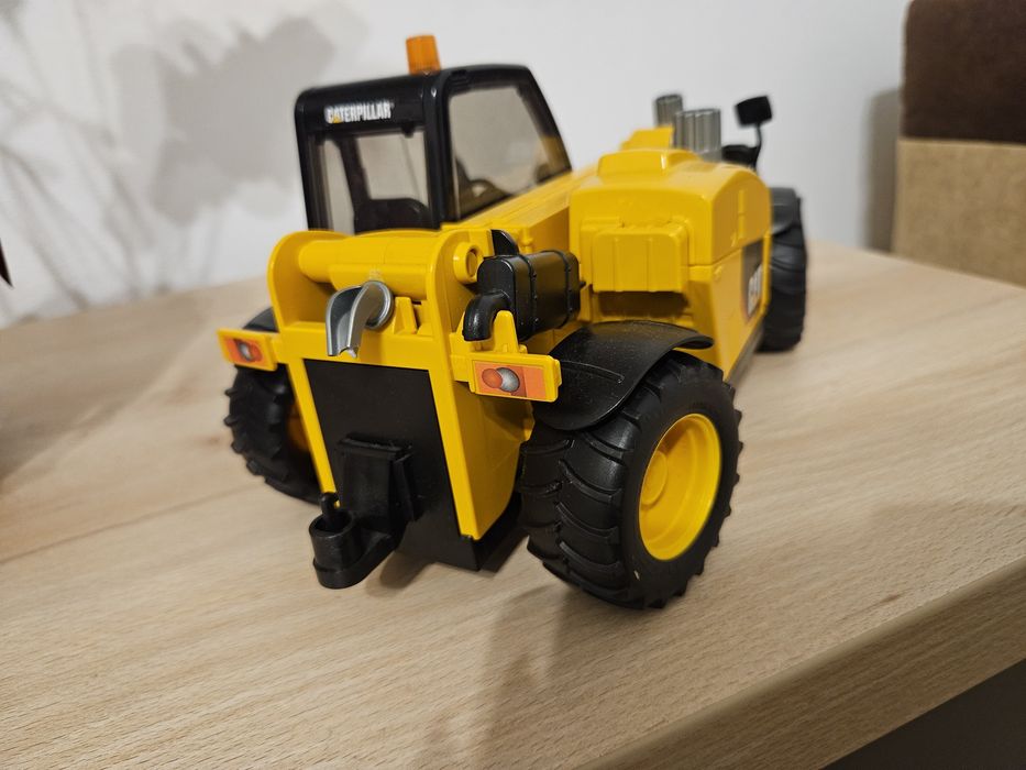 Incarcator telescopic Caterpillar Bruder