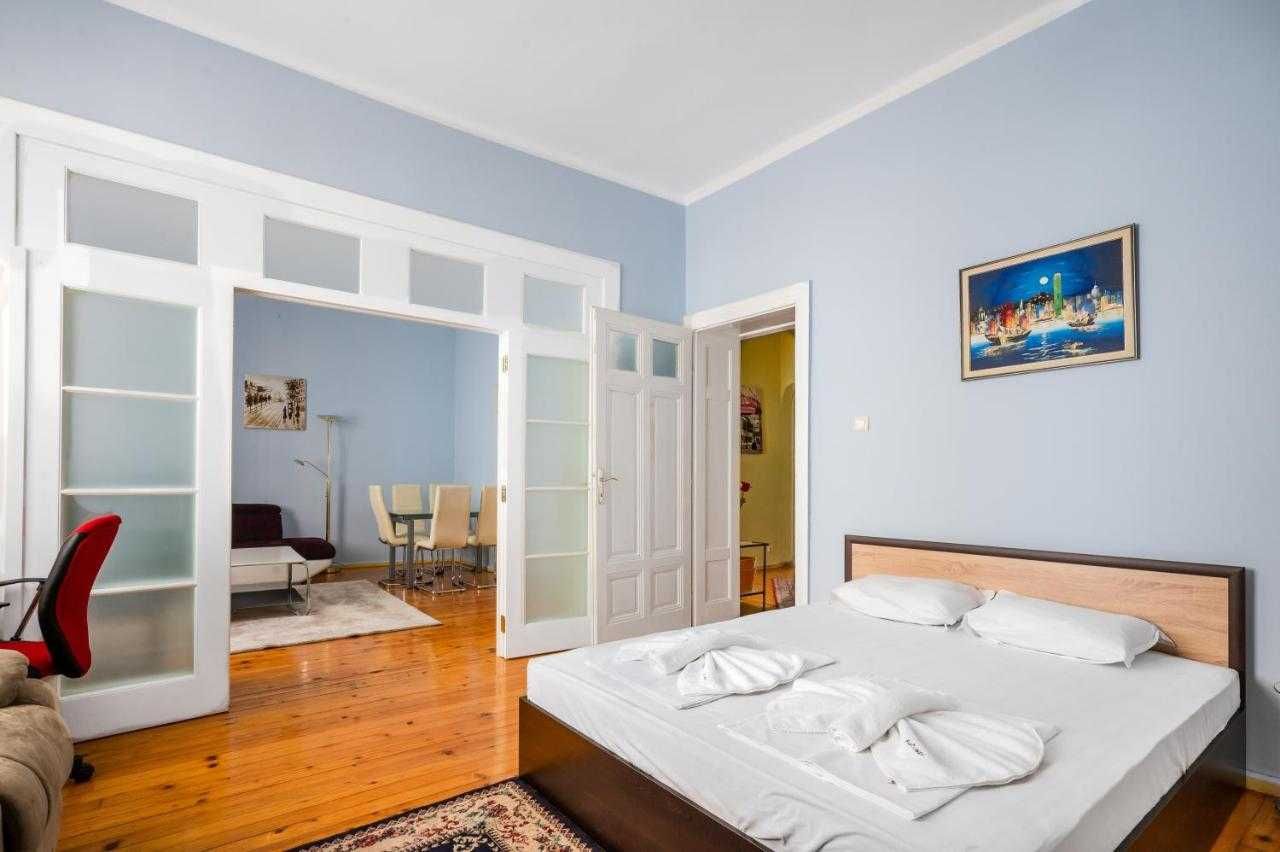 Дава се под наем Тристаен апартамент в София, Център - 95 кв.м за 1200 € - Снимка #8