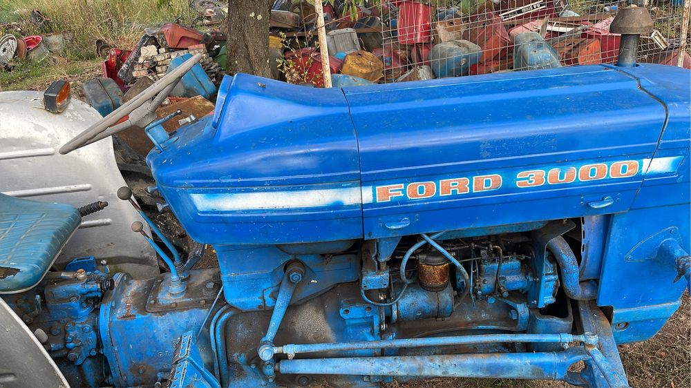 Dezmembrez Ford 3000 piese tractor