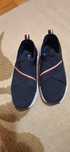 Vând pantofi sport marca Tommy Hilfiger.