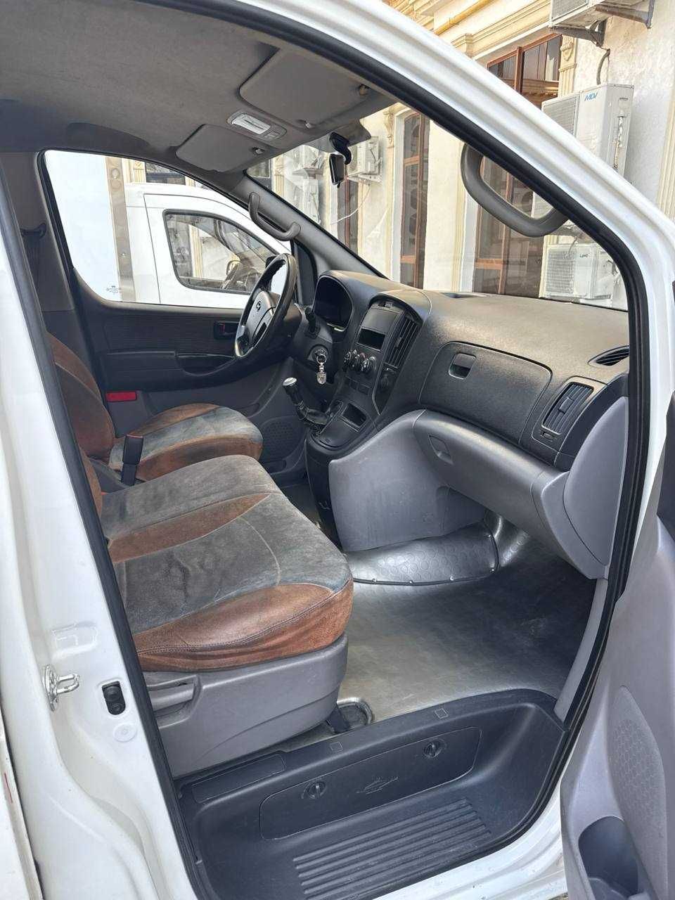 Hyundai   H-1  (Strarex ) VAN