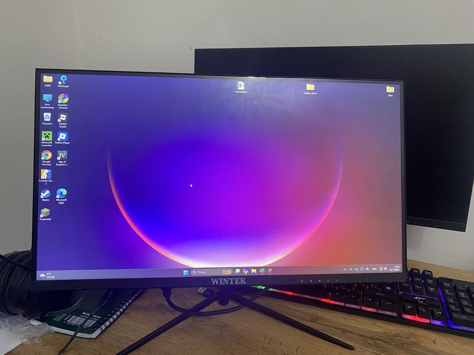 Продам монитор д. 21,5