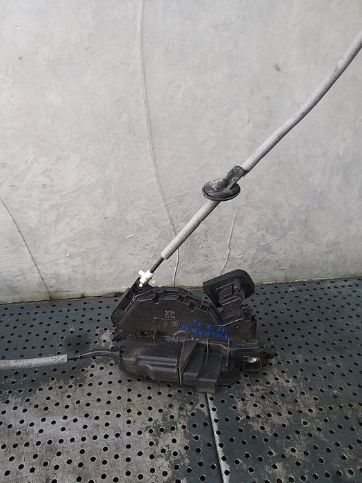 Broasca usa stanga fata vw touran 3 b5a5tb837015a