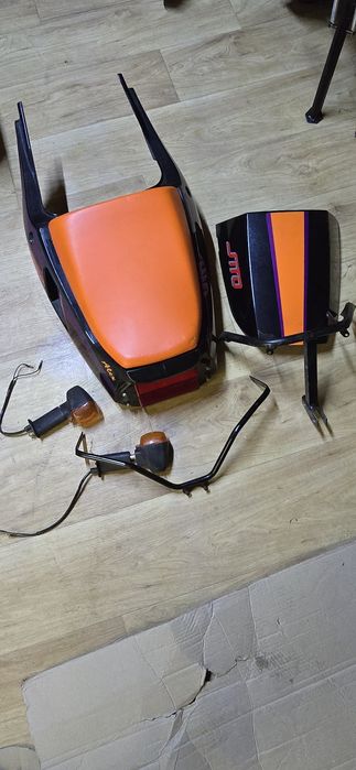 Vând carene Yamaha FZR