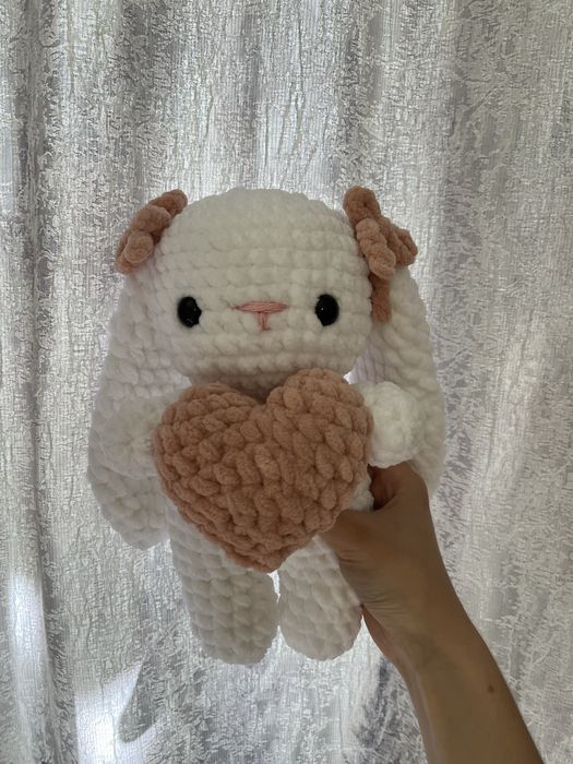 Игрушка вязаный плюшевый зайка