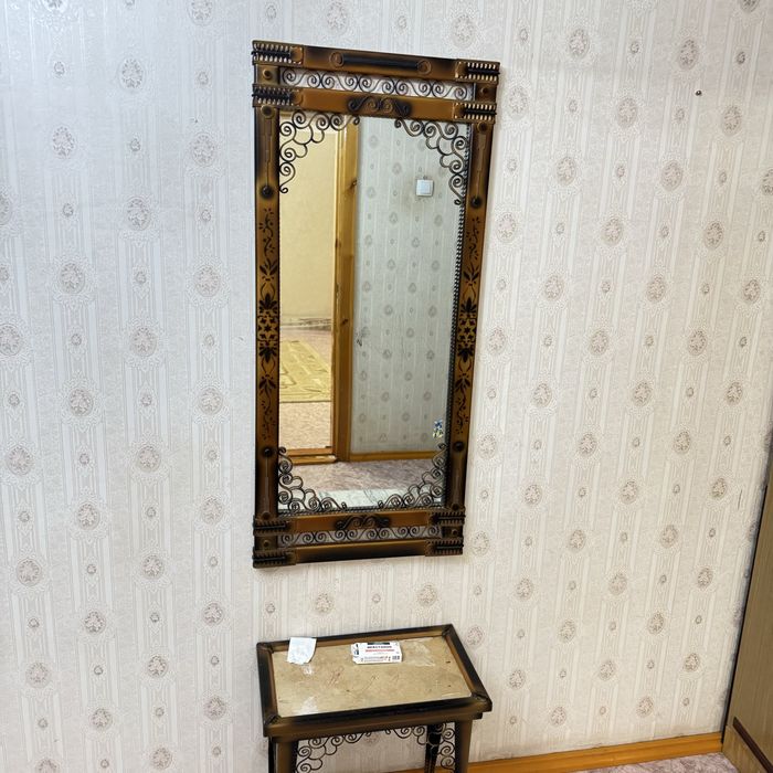 Зеркпло и столик