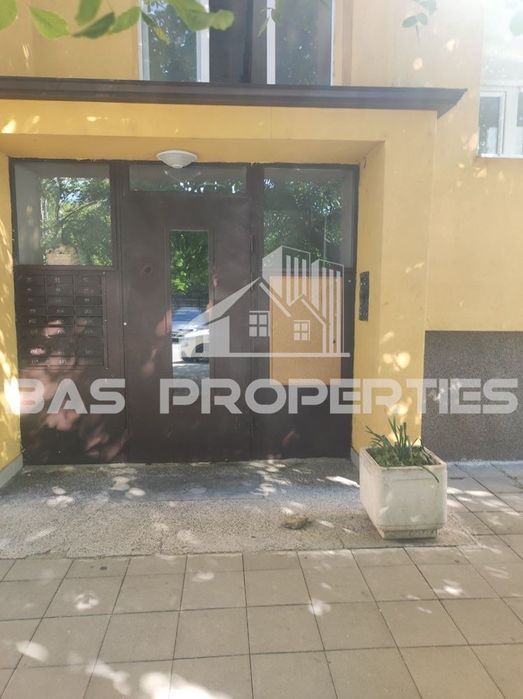 Продава се Тристаен апартамент в София, Левски Г - 83 кв.м за 2278 €/кв.м - Снимка #12