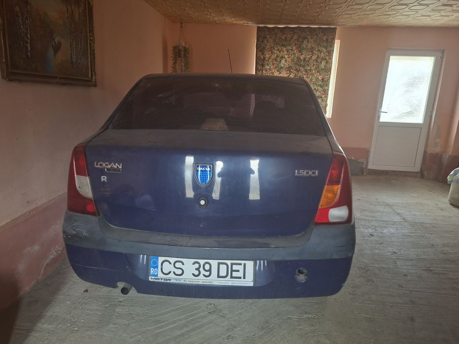 vând mașină logan